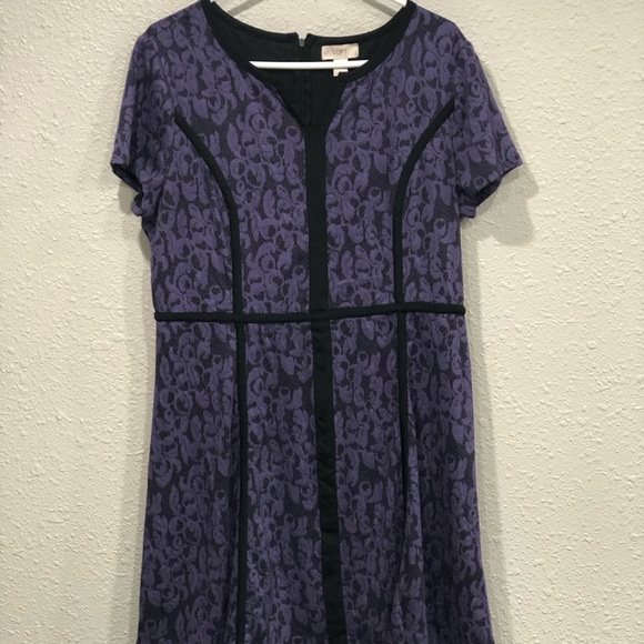 LOFT Dresses & Skirts - LOFT Fit & Flare Dress Womens Sz 14 Purple Lace Floral Short Sleeve Knee Length